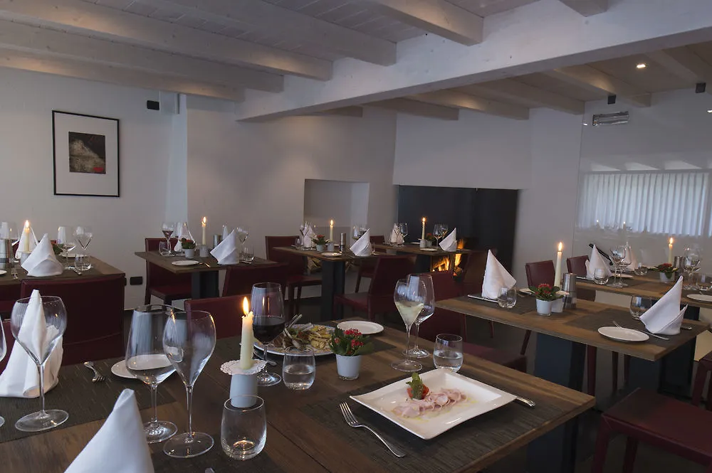 Dependence Del Parco Hotel Porlezza 4*,